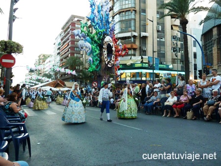 Desfile en les Fogueres d´Alacant.